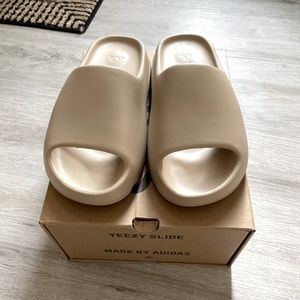 Yeezy slide pure size 8